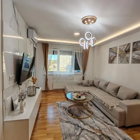 Sof Lux アパート